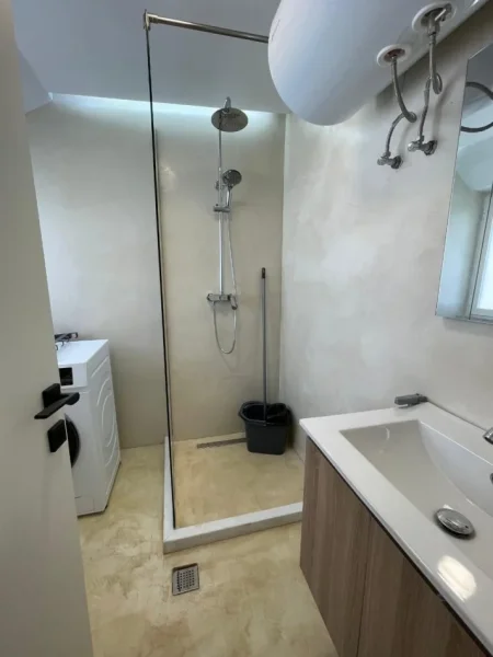 Tirane, jepet me qera apartament 1+1 Kati 3, 45 m² 490 € (Rruga e Bogdaneve)