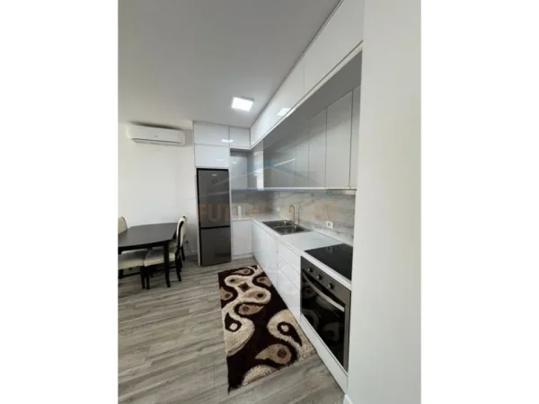 Tirane, jepet me qera apartament 1+1+Ballkon Kati 5, 67 m² 450 € (UNAZA E RE)