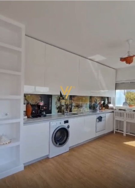 Tirane, jepet me qera apartament+verande | Penthouse 1+1+Ballkon Kati 7, 140 m² 1.350 € (QENDER)