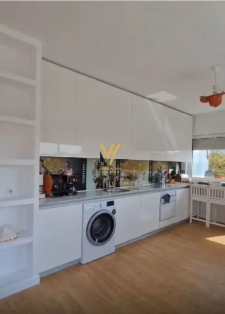 Tirane, jepet me qera apartament+verande | Penthouse 1+1+Ballkon Kati 7, 140 m² 1.350 € (QENDER)