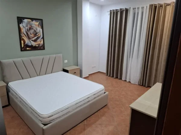 Tirane, jepet me qera apartament 1+1 Kati 3, 64 m² 400 € (Kinostudio)