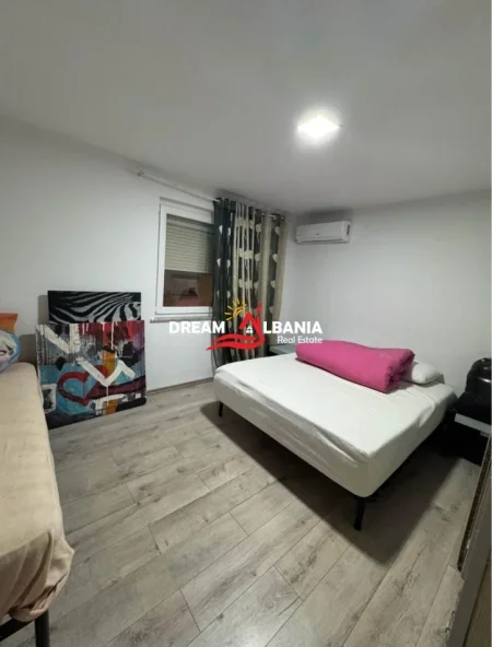 Tirane, jepet me qera apartament 2+1 Kati 4, 85 m² 700 € (qender)