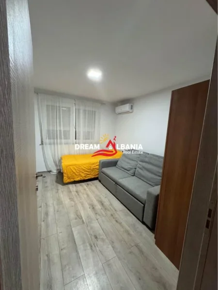 Tirane, jepet me qera apartament 2+1 Kati 4, 85 m² 700 € (qender)