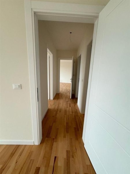Tirane, jepet me qera apartament 2+1 Kati 5, 120 m² 
