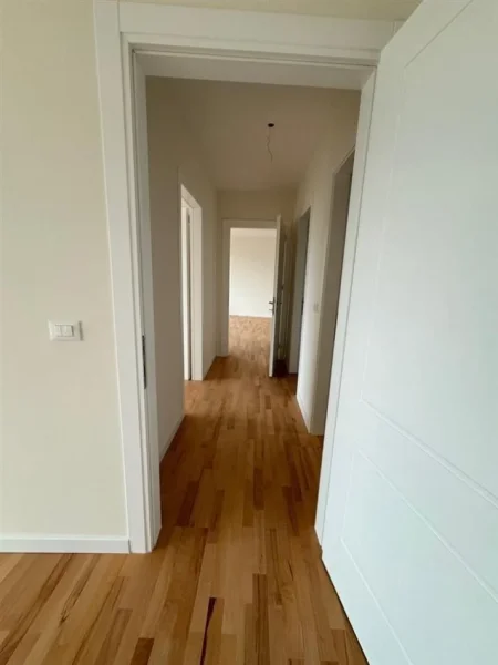 Tirane, jepet me qera apartament 2+1 Kati 5, 120 m² 
