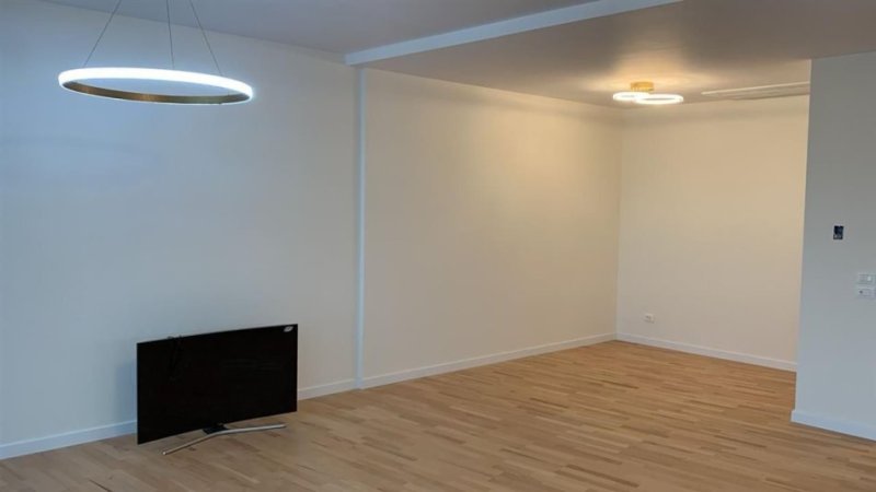 Tirane, jepet me qera apartament 2+1 Kati 5, 120 m² 
