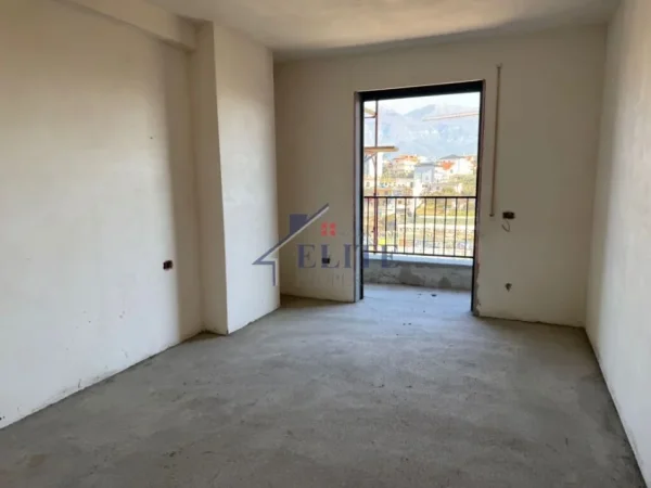 Tirane, shitet apartament 1+1+Ballkon Kati 1, 84 m² 106.905 € (Paskuqan)