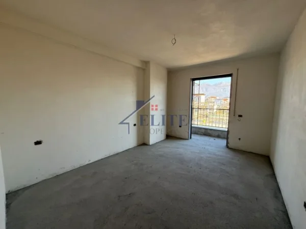 Tirane, shitet apartament 1+1+Ballkon Kati 1, 84 m² 106.905 € (Paskuqan)