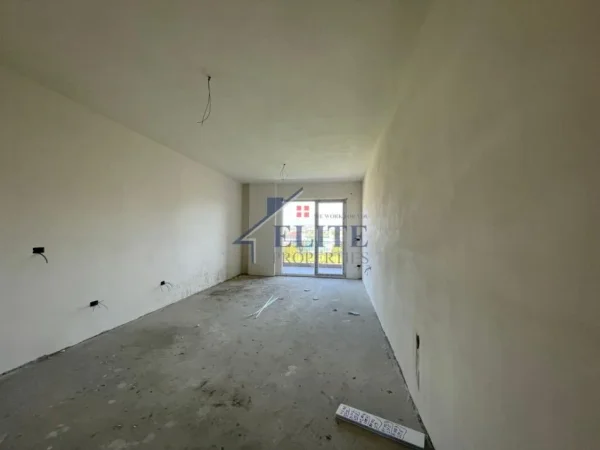 Tirane, shitet apartament 2+1+Ballkon Kati 3, 121 m² 88.038 € (Kamez)