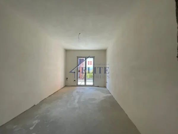 Tirane, shitet apartament 2+1+Ballkon Kati 3, 121 m² 88.038 € (Kamez)