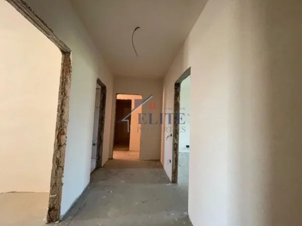 Tirane, shitet apartament 2+1+Ballkon Kati 3, 121 m² 88.038 € (Kamez)