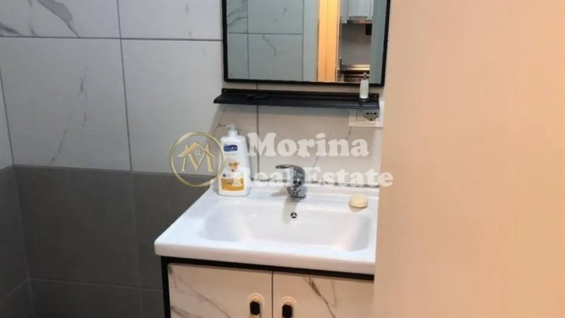 Tirane, jepet me qera 1+1+Ballkon Kati 4, 62 m² 380 € (Fresku/Kompleksi Tom Doshit)