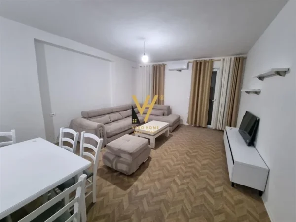 Tirane, jepet me qera apartament 2+1+Ballkon Kati 1, 110 m² 650 € (ALI DEMI)