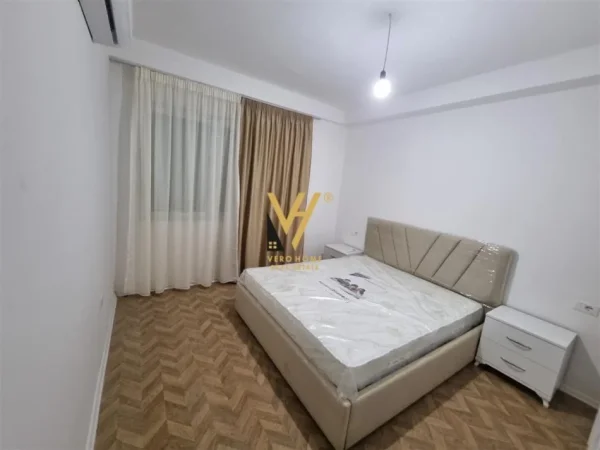 Tirane, jepet me qera apartament 2+1+Ballkon Kati 1, 110 m² 650 € (ALI DEMI)