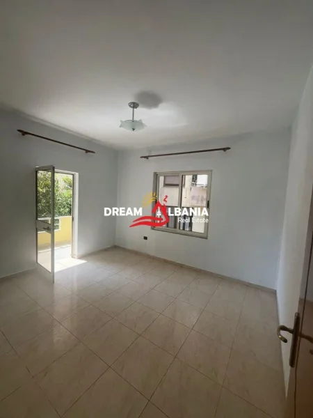 Tirane, jepet me qera apartament 3+1 Kati 3, 135 m² 1.000 € (Komuna Parisit)