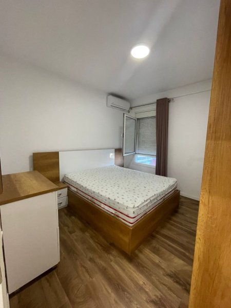 Tirane, jepet me qera apartament 2+1+Ballkon Kati 4, 80 m² 600 €