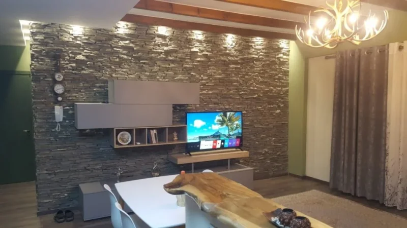 Tirane, jepet me qera apartament 2+1+Ballkon Kati 3, 90 m² 680 €