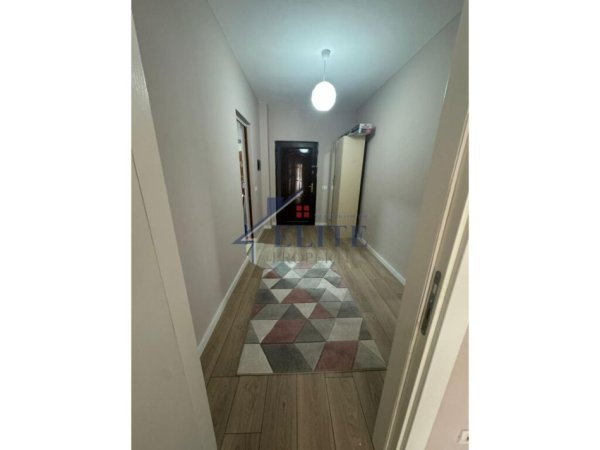 Tirane, jepet me qera apartament 2+1+Ballkon Kati 4, 100 m² 500 € (Fresku)