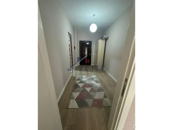 Tirane, jepet me qera apartament 2+1+Ballkon Kati 4, 100 m² 500 € (Fresku)