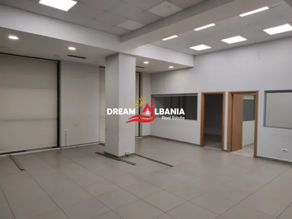 Tirane, jepet me qera ambjent biznesi Kati 2, 110 m² 1.400 € (komuna parisit)
