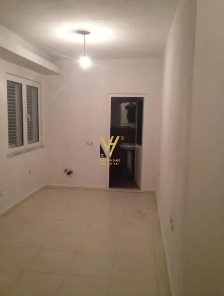 Tirane, jepet me qera ambjent biznesi Kati 2, 120 m² 550 € (OXHAKU)