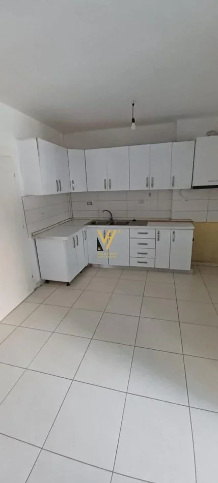 Tirane, jepet me qera ambjent biznesi Kati 2, 120 m² 550 € (OXHAKU)