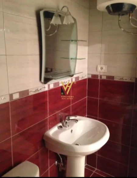 Tirane, jepet me qera ambjent biznesi Kati 2, 120 m² 550 € (OXHAKU)