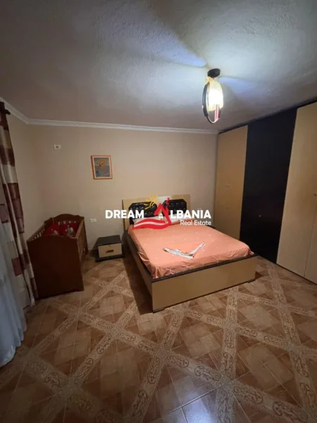 Tirane, jepet me qera apartament 2+1 Kati 2, 120 m² 450 € (laprake)
