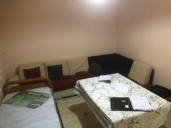 Tirane, jepet me qera shtepi 1+1+Aneks Kati 0, 400 €
