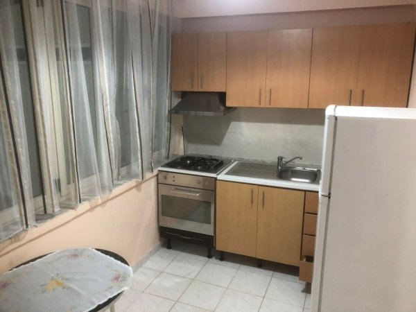 Tirane, jepet me qera shtepi 1+1+Aneks Kati 0, 400 €