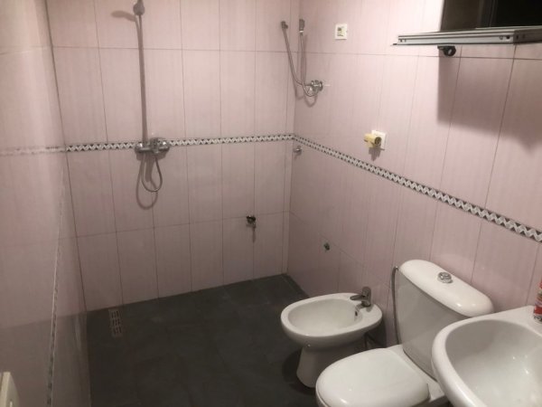 Tirane, jepet me qera shtepi 1+1+Aneks Kati 0, 400 €