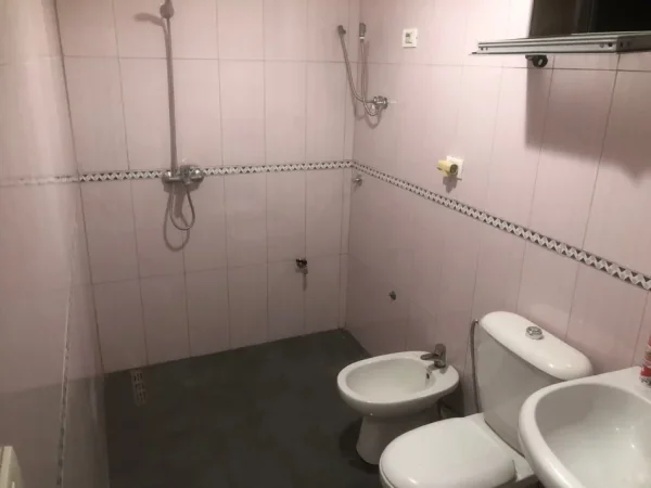 Tirane, jepet me qera shtepi 1+1+Aneks Kati 0, 400 €