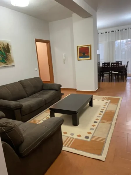 Kopshi Zoologjik, jap 2+1 te mobiluar. 550 €/muaj