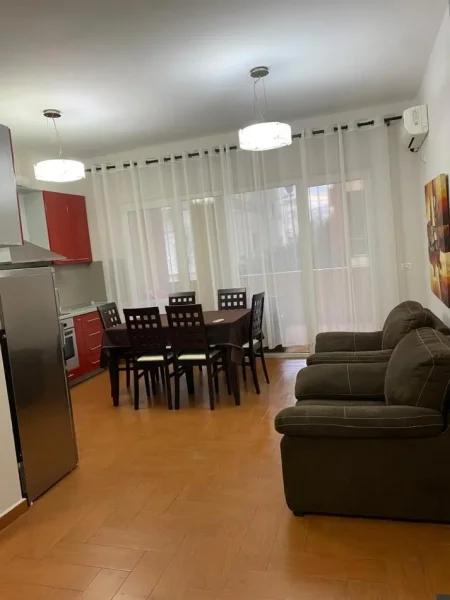 Kopshi Zoologjik, jap 2+1 te mobiluar. 550 €/muaj