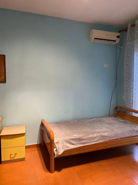 Kopshi Zoologjik, jap 2+1 te mobiluar. 550 €/muaj