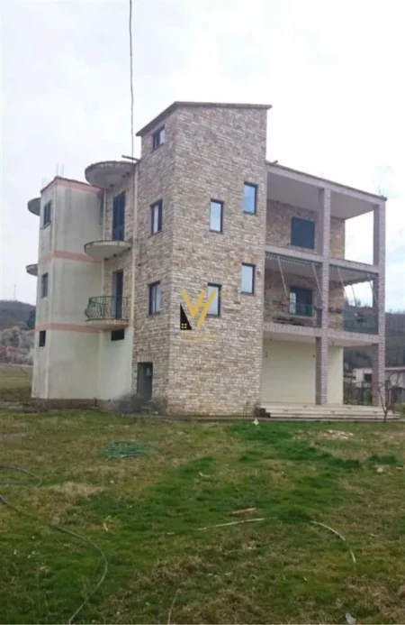Tirane, shitet apartament 3 Katshe Kati 0, 3.000 m² 250.000 € (PEZE)