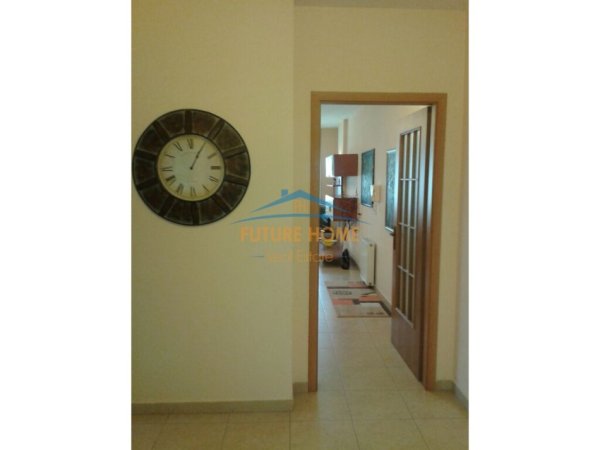 Tirane, jepet me qera zyre Kati 7, 110 m² 1.000 € (Kullat Binjake)