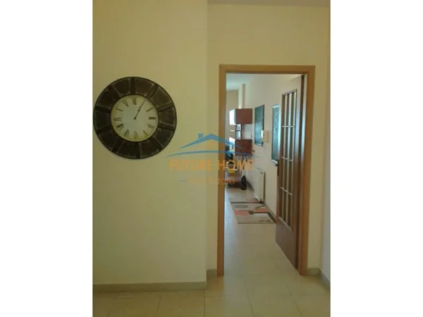 Tirane, jepet me qera zyre Kati 7, 110 m² 1.000 € (Kullat Binjake)