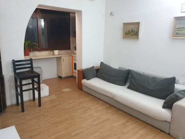 Tirane, jepet me qera apartament 1+1+Aneks Kati 4, 40 m² 450 € (rruga e durresit)