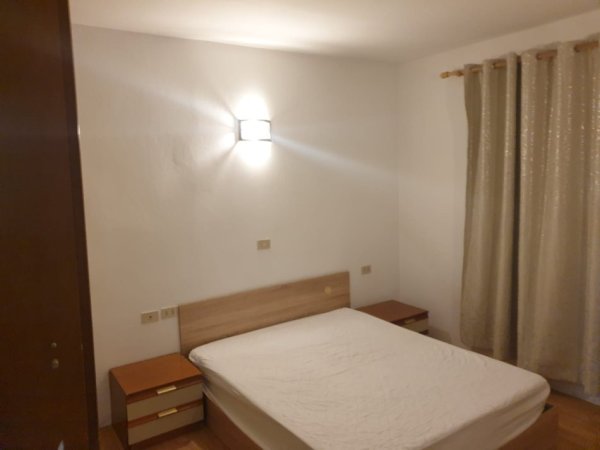 Tirane, jepet me qera apartament 1+1+Aneks Kati 4, 40 m² 450 € (rruga e durresit)
