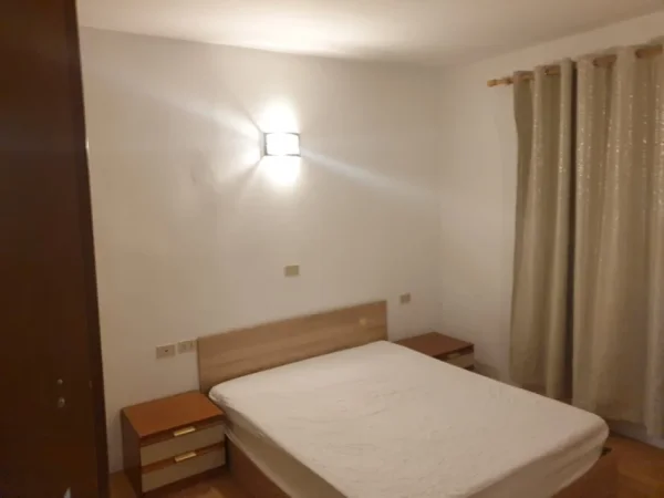 Tirane, jepet me qera apartament 1+1+Aneks Kati 4, 40 m² 450 € (rruga e durresit)