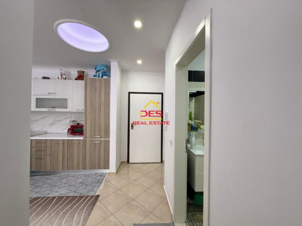 Vlore, shitet apartament 1+1+Ballkon Kati 7, 71 m² 120.000 € (Rruga Çajupi)