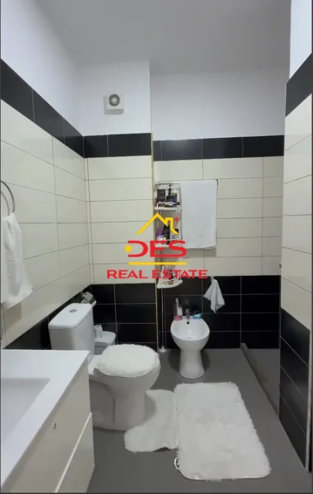 Vlore, shitet apartament 1+1+Ballkon Kati 7, 71 m² 120.000 € (Rruga Çajupi)