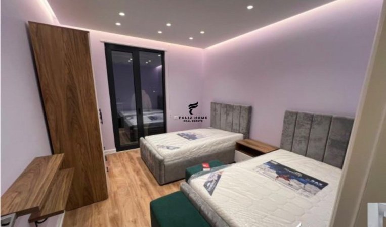 Tirane, jepet me qera apartament 3+1 Kati 7, 90 m² 1.000 € (PORCELAN)