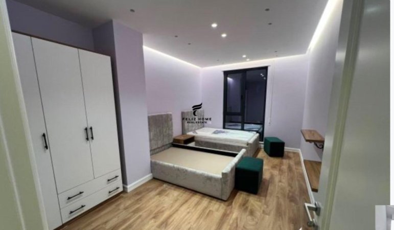 Tirane, jepet me qera apartament 3+1 Kati 7, 90 m² 1.000 € (PORCELAN)