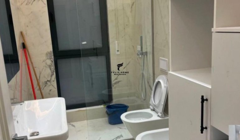Tirane, jepet me qera apartament 3+1 Kati 7, 90 m² 1.000 € (PORCELAN)