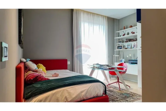 Tirane, shitet apartament+verande | Penthouse 3+1 Kati 8, 350 m² 650.000 € (Kopshti Botanik)