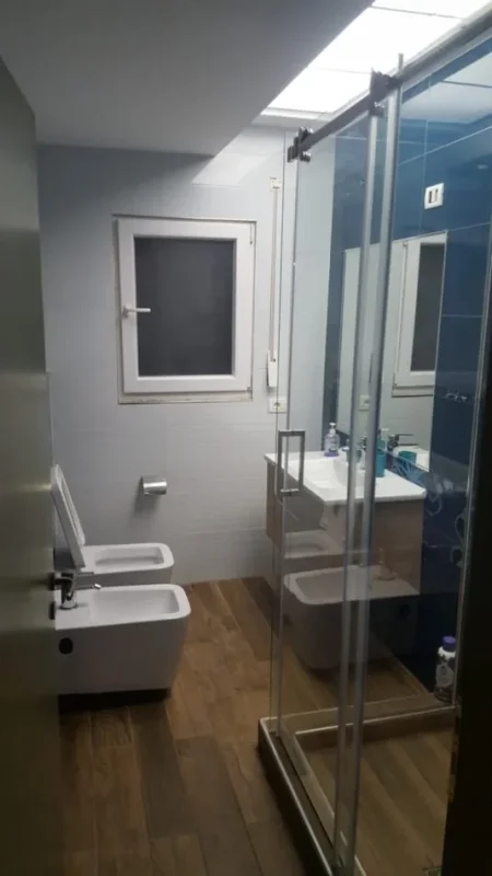 Tirane, jepet me qera apartament 2+1+Ballkon Kati 3, 90 m² 680 € (KOPSHTI BOTANIK)