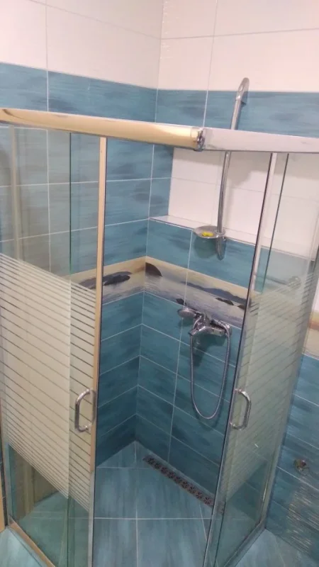 Tirane, jepet me qera apartament 1+1+Aneks Kati 5, 65 m² 550 € (rruga e kosovareve , liqeni artificial)
