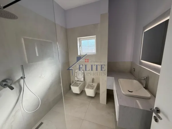 Tirane, jepet me qera apartament 2+1+Ballkon Kati 4, 120 m² 900 € (Selite)
